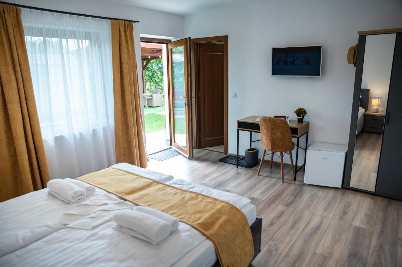 Magda Garden Hotel Cartisoara Exterior photo
